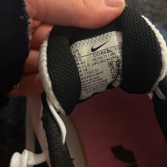 Nike Air Winflo 9 Women's White and Pink Athletic Shoes - Picture 9 of 10